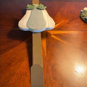 Fall wreath holder .